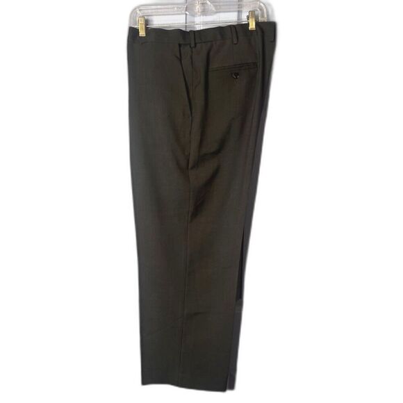 Haggar Premium Comfort Dress Pant Flat Front Classic Fit Gray Trouser Size 40/29 - Picture 1 of 12